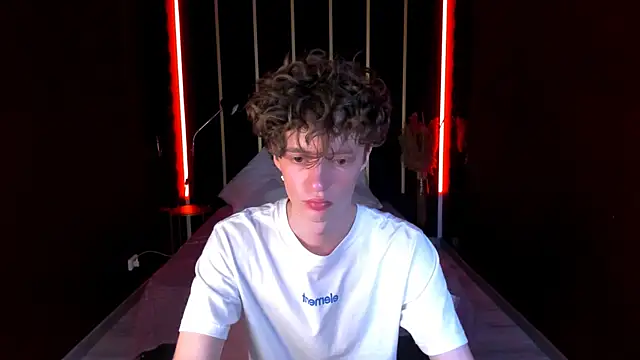 Snapshot of LukeSweet chatting on June 28, 12:44 pm LukeSweet online show from June 28, 12:44 pm