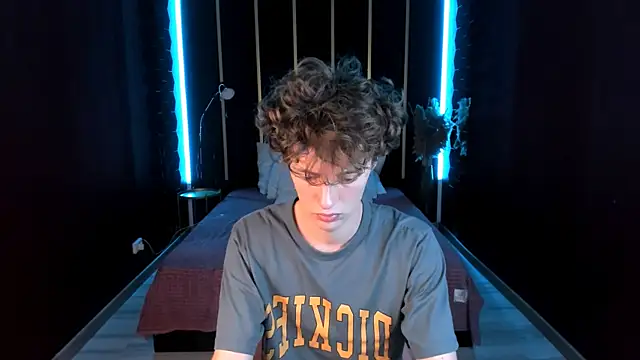 Snapshot of LukeSweet chatting on July 8, 4:22 pm LukeSweet online show from July 8, 4:22 pm