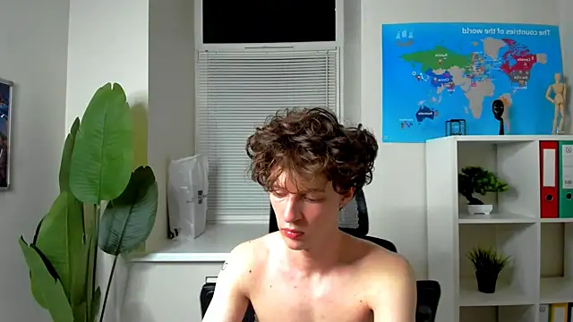 Snapshot of LukeSweet chatting on July 15, 4:45 pm LukeSweet online show from July 15, 4:45 pm