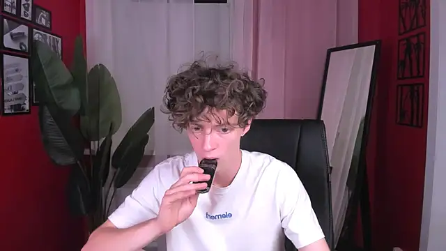 Snapshot of LukeSweet chatting on July 29, 2:59 pm LukeSweet online show from July 29, 2:59 pm