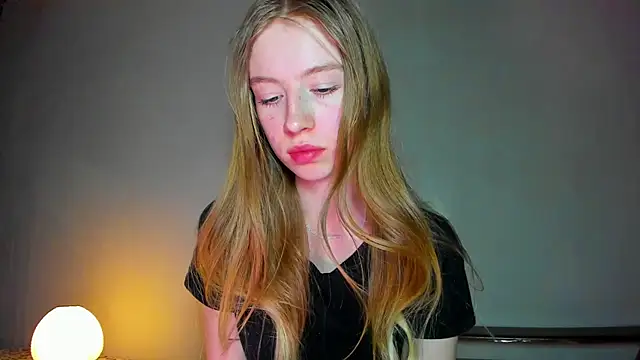 minidivaa  online show from April 8, 7:58 pm