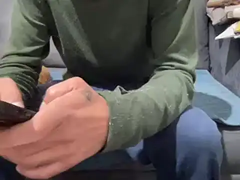 4small4inchlol online show from March 10, 5:29 pm