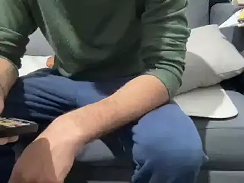 4small4inchlol online show from March 13, 5:39 pm