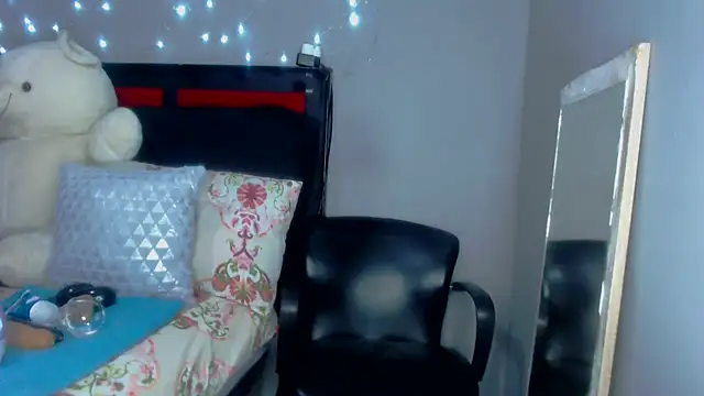 Snapshot of MissBigNipples chatting on January 17, 3:45 am MissBigNipples online show from January 17, 3:45 am