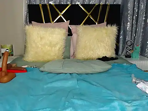 Snapshot of MissBigNipples chatting on May 12, 4:53 am MissBigNipples online show from May 12, 4:53 am