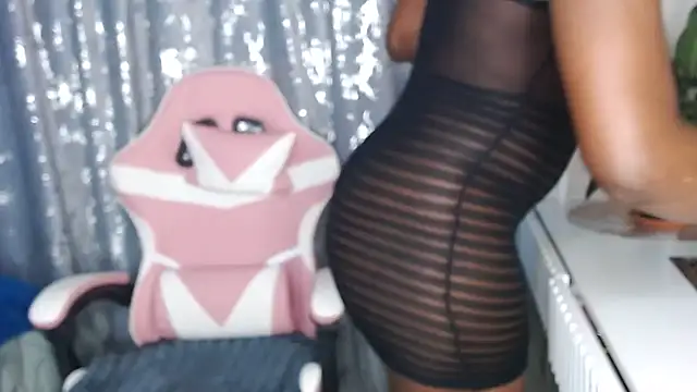 Snapshot of MissBigNipples chatting on July 22, 2:36 am MissBigNipples online show from July 22, 2:36 am