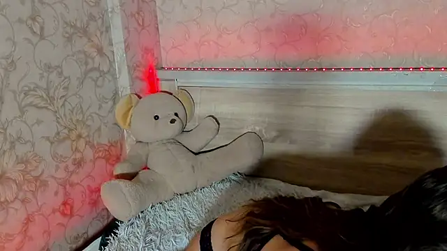 emma77  online show from November 15, 9:11 pm