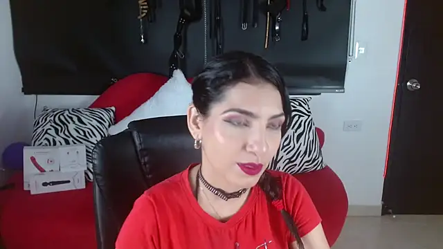 Snapshot of Carolaine69_ chatting on November 8, 1:44 pm Carolaine69 online show from November 8, 1:44 pm