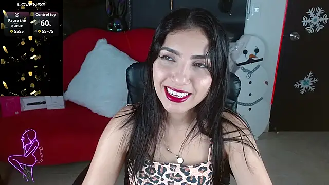 Snapshot of Carolaine69_ chatting on December 2, 1:28 pm Carolaine69 online show from December 2, 1:28 pm