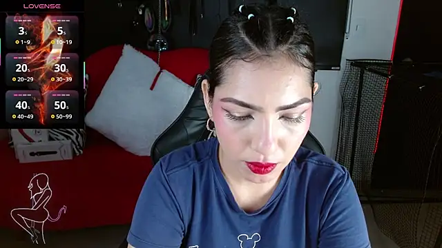 Carolaine69  online show from May 4, 1:40 pm