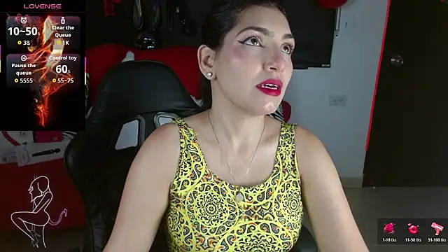 Carolaine69  online show from May 12, 1:30 pm