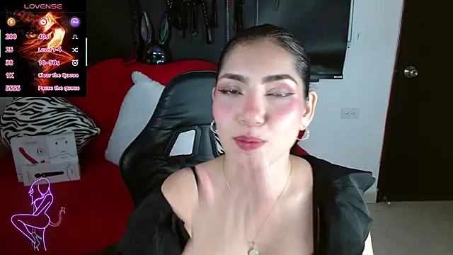 Carolaine69  online show from June 5, 1:28 pm