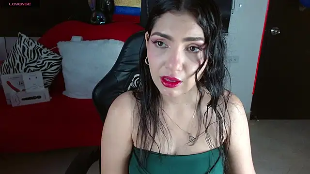 Carolaine69  online show from June 25, 1:37 pm