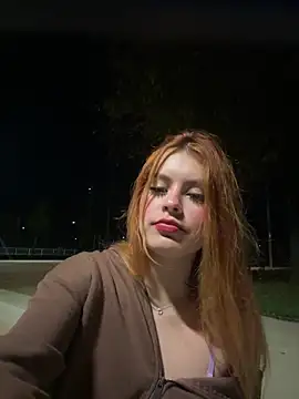 Snapshot of Isa_smeraldy chatting on September 18, 10:56 pm Isa smeraldy online show from September 18, 10:56 pm