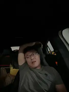 Snapshot of YoY-man chatting on December 13, 6:00 am YoY-man online show from December 13, 6:00 am