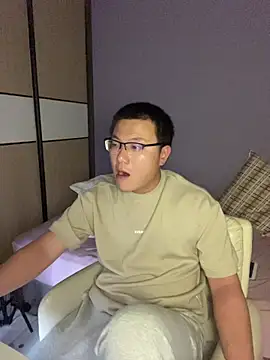 Snapshot of YoY-man chatting on March 11, 7:36 am YoY-man online show from March 11, 7:36 am