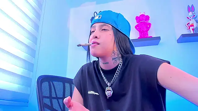 Snapshot of Gangster_Girl chatting on December 14, 5:14 pm Gangster Girl online show from December 14, 5:14 pm