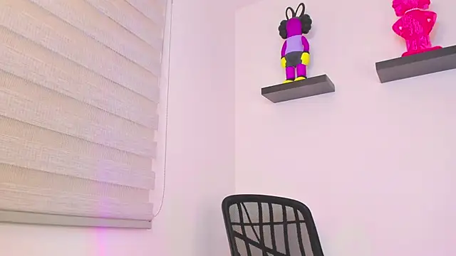 Snapshot of Gangster_Girl chatting on December 19, 11:03 pm Gangster Girl online show from December 19, 11:03 pm