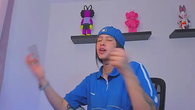 Snapshot of Gangster_Girl chatting on February 16, 11:05 pm Gangster Girl online show from February 16, 11:05 pm