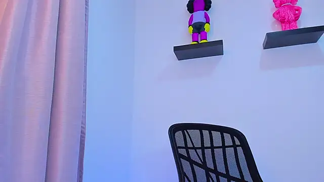 Snapshot of Gangster_Girl chatting on February 24, 1:35 am Gangster Girl online show from February 24, 1:35 am