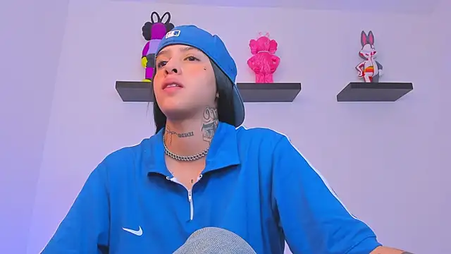 Snapshot of Gangster_Girl chatting on March 4, 10:49 pm Gangster Girl online show from March 4, 10:49 pm