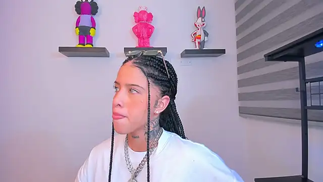 Snapshot of Gangster_Girl chatting on October 1, 2:06 am Gangster Girl online show from October 1, 2:06 am