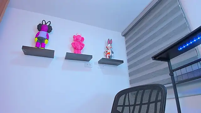 Snapshot of Gangster_Girl chatting on November 4, 2:32 am Gangster Girl online show from November 4, 2:32 am