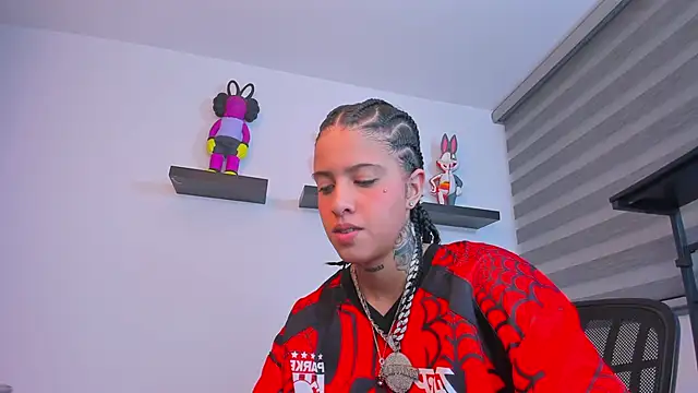 Snapshot of Gangster_Girl chatting on November 6, 3:29 am Gangster Girl online show from November 6, 3:29 am