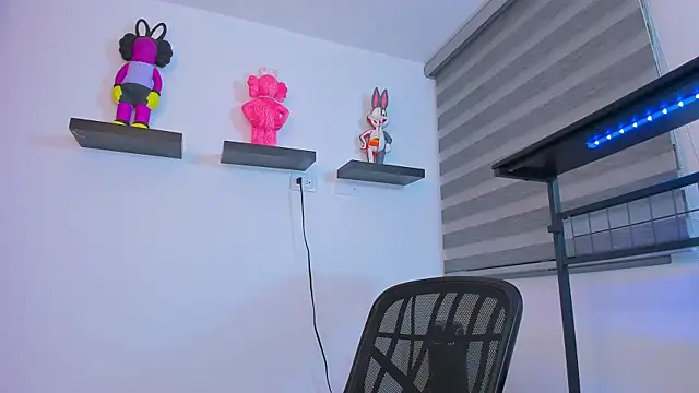 Snapshot of Gangster_Girl chatting on November 20, 12:55 am Gangster Girl online show from November 20, 12:55 am