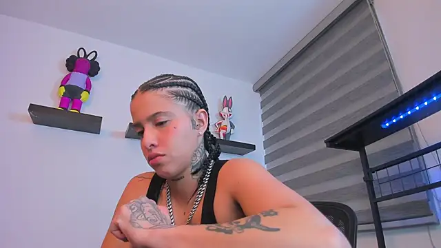 Snapshot of Gangster_Girl chatting on November 30, 2:43 pm Gangster Girl online show from November 30, 2:43 pm