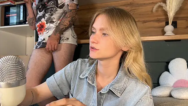 Snapshot of Adelovenick chatting on June 18, 9:14 am Adelovenick online show from June 18, 9:14 am