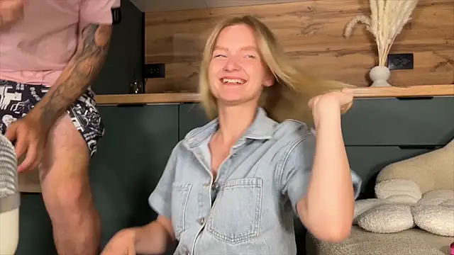 Snapshot of Adelovenick chatting on July 10, 6:43 pm Adelovenick online show from July 10, 6:43 pm