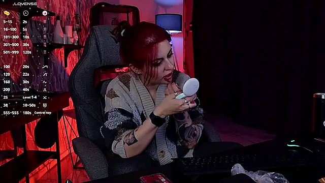 Snapshot of Lana__May chatting on December 21, 9:27 am Lana May online show from December 21, 9:27 am