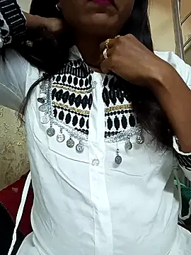 Snapshot of Simran-Simran chatting on December 23, 6:05 pm Simran-Simran online show from December 23, 6:05 pm