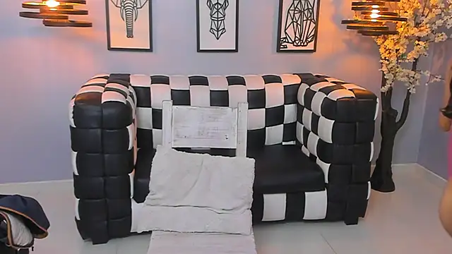 SARAFOXX  online show from December 7, 1:36 am