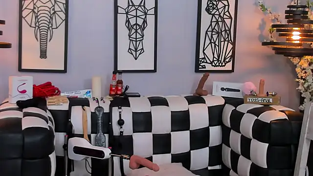 SARAFOXX  online show from December 19, 5:50 pm