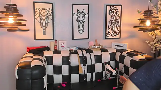 SARAFOXX  online show from January 4, 2:35 pm