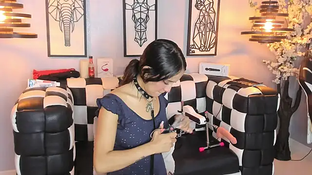 SARAFOXX  online show from January 4, 5:37 pm