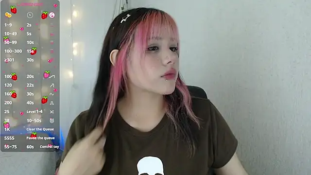 mixie cute online show from December 22, 8:58 pm