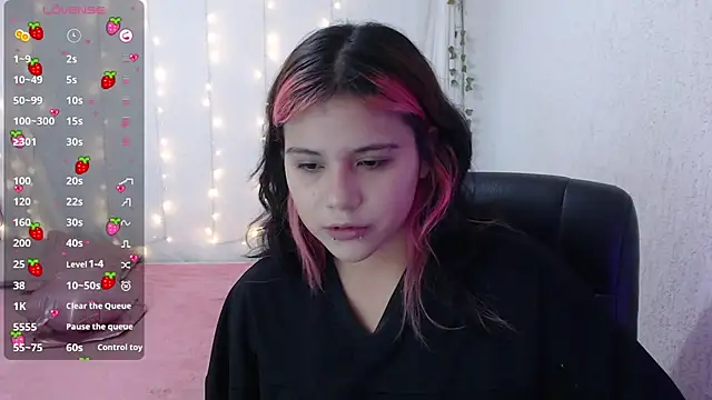 mixie cute online show from January 19, 6:32 pm