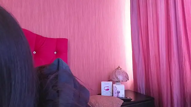 EmiGomez  online show from November 3, 1:01 pm