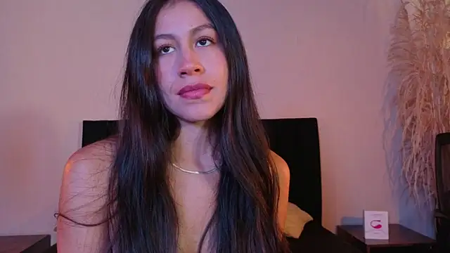 EmiGomez  online show from March 10, 1:27 pm