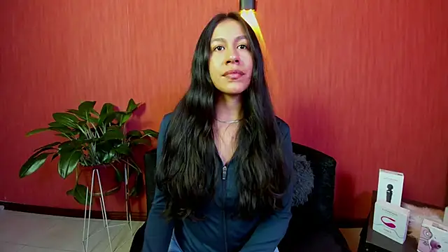 EmiGomez  online show from May 8, 2:22 pm