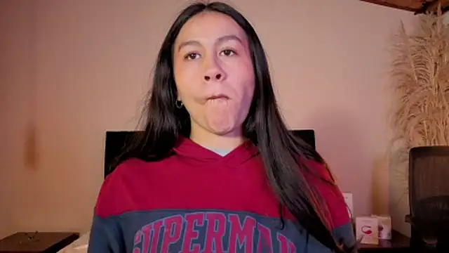 EmiGomez  online show from May 30, 1:46 am