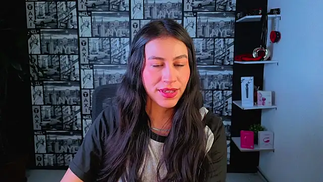 EmiGomez  online show from June 19, 3:27 pm