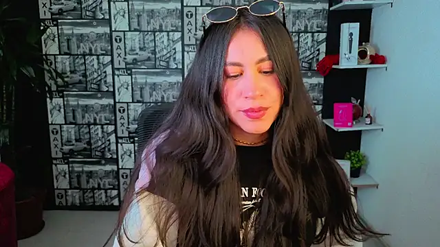 EmiGomez  online show from June 22, 2:46 am