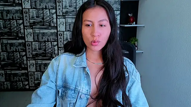 EmiGomez  online show from July 4, 12:06 am
