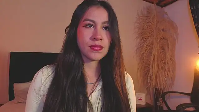EmiGomez  online show from July 5, 3:45 am
