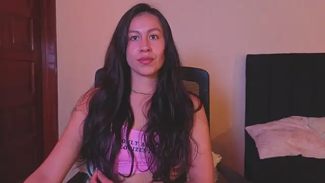 EmiGomez  online show from July 12, 4:31 pm