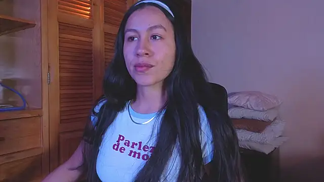 EmiGomez  online show from July 18, 12:48 am